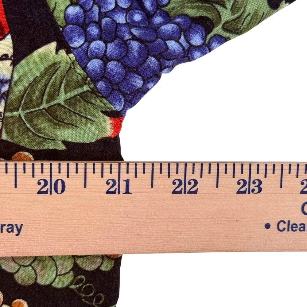 Island Collection Hawaiian Aloha Shirt Small Cocktails Grapes‎ Floral